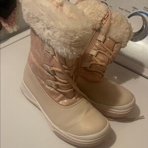 Kids Faux-Fur Winter Boots in Light Pink / Cream